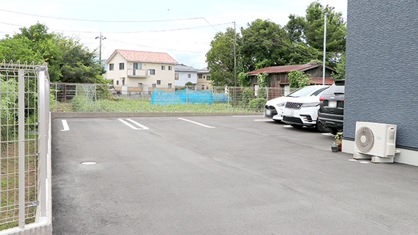 イロドリ薬局の駐車場