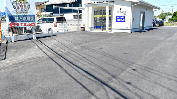 マリーン薬局　関店の駐車場
