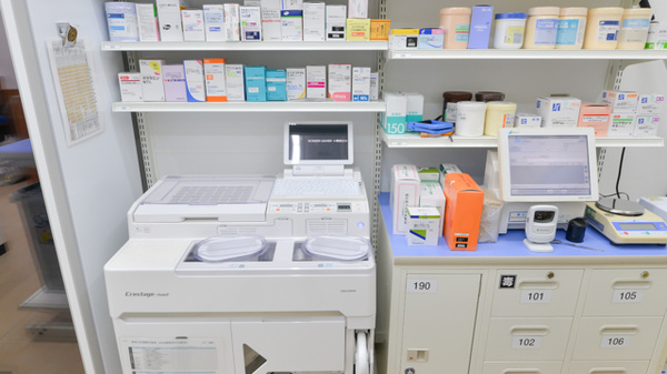 薬局くすりの福太郎　真砂店の調剤器具