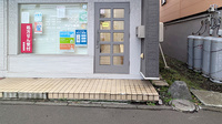 アイン薬局静和記念病院店の入口