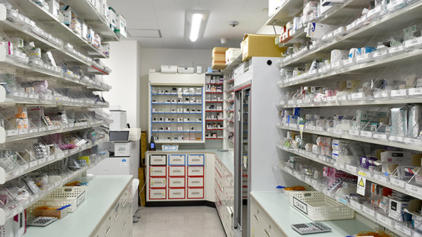 アイン薬局静和記念病院店の調剤室
