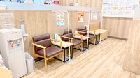 イオン薬局南栗橋店の待合スペース