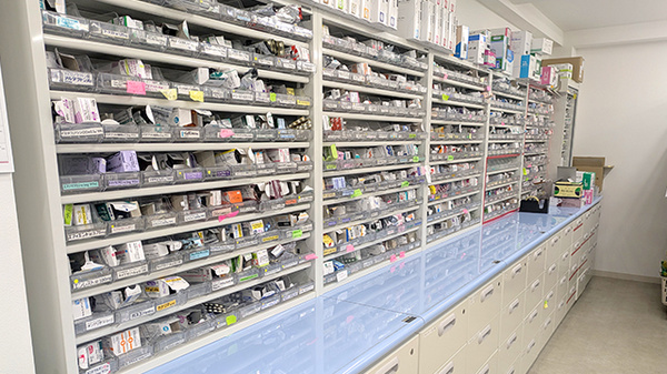 第一薬局浅間通り店の薬棚