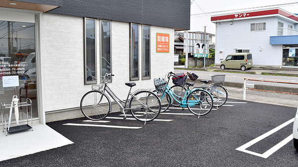 ミドリ薬局 小牧久保一色店の駐輪場