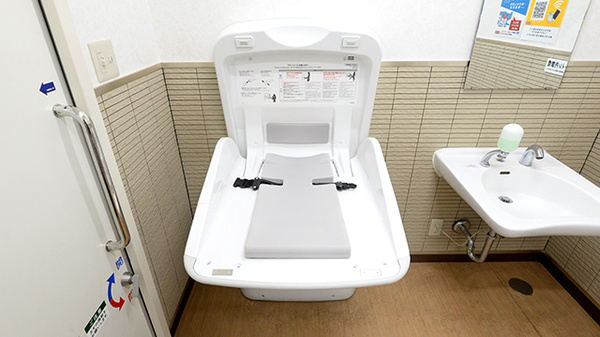 V･drug　岸岡薬局のキッズ用設備