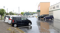 V･drug　岸岡薬局の駐車場