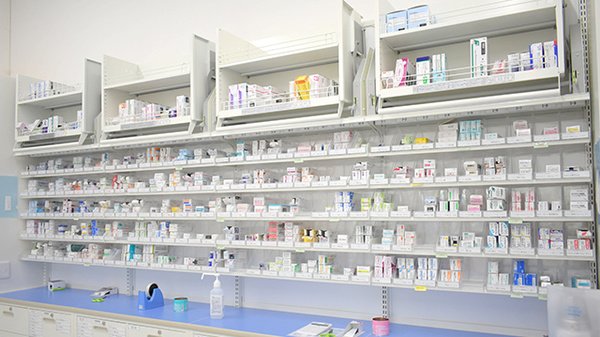 ゴダイ薬局 峰山新町店の薬棚