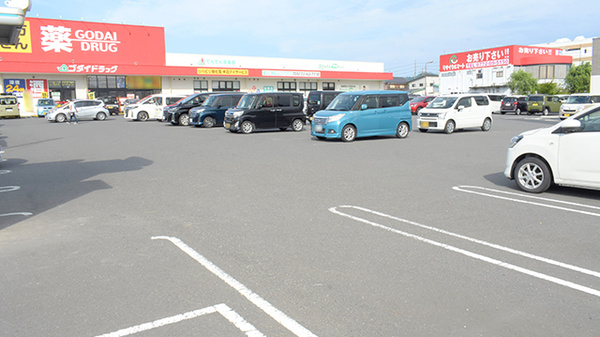 ゴダイ薬局 峰山新町店の駐車場