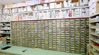 V･drug　松波総合病院前薬局の薬棚