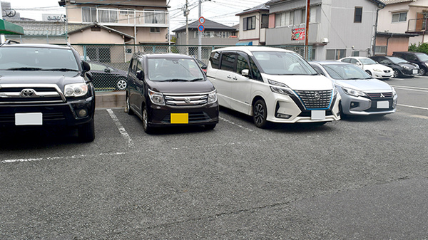大信薬局鷹の巣店の駐車場