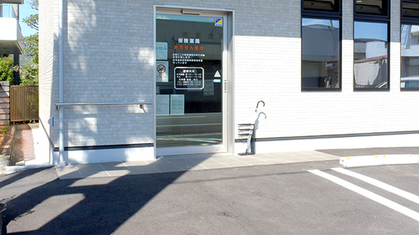 スマイル調剤薬局　阿波店の入口