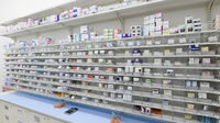 スギ薬局 菰野西店の薬棚