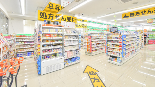 スギ薬局 南浦和駅東口店の入口