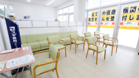 スギ薬局 春田店の待合スペース