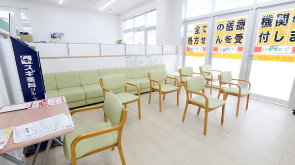 スギ薬局 春田店の待合スペース