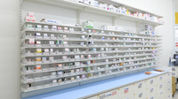 スギ薬局 春田店の薬棚