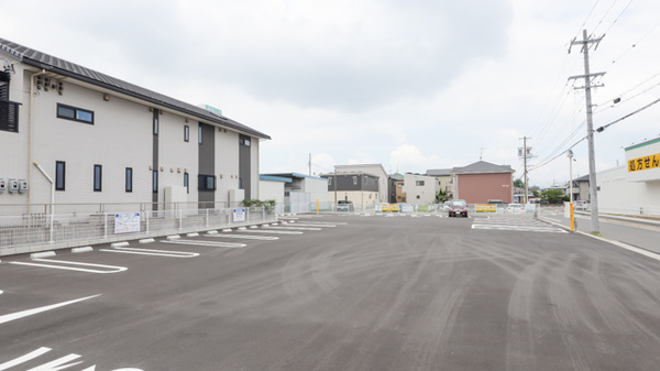 スギ薬局 春田店の駐車場