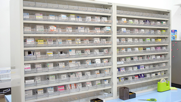 ak薬局 姫路広畑店の薬棚