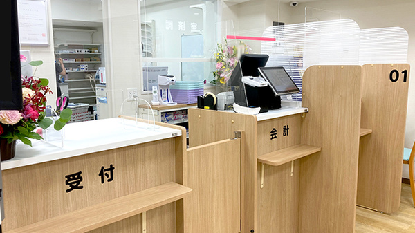 ココカラファイン薬局　高宮駅店の受付/カウンター