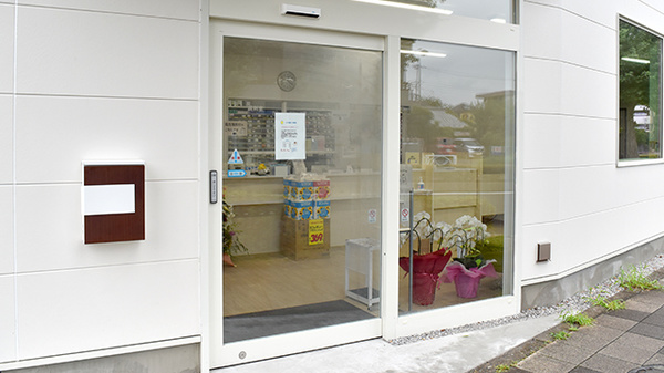 ノムラ薬局　神明店の入口