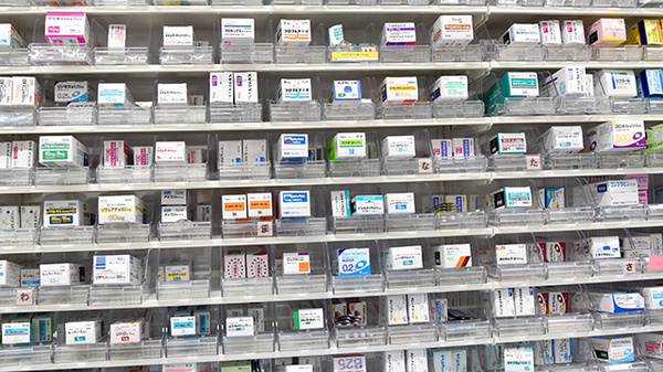 ノムラ薬局　神明店の薬棚