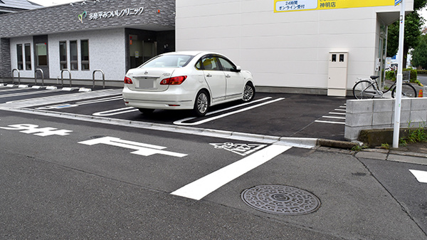 ノムラ薬局　神明店の駐車場