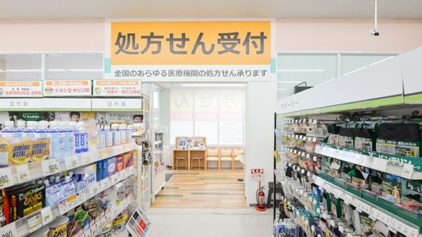 キリン堂薬局　草津追分店の入口