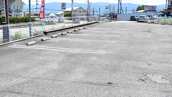 クスリのサンロード薬局　響ヶ丘店の駐車場