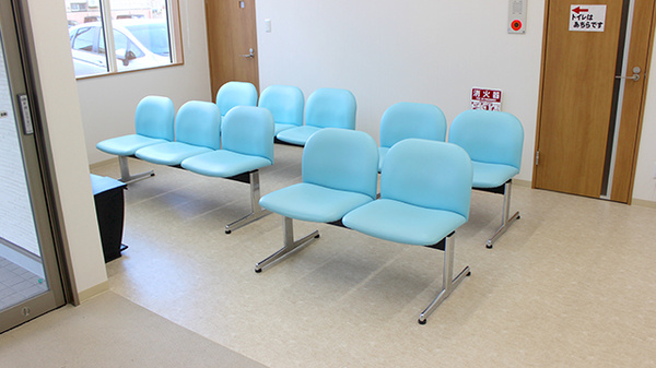 サカエ薬局田町の待合スペース