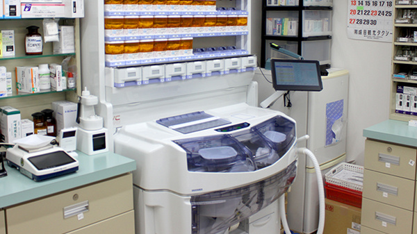 サカエ薬局田町の調剤器具