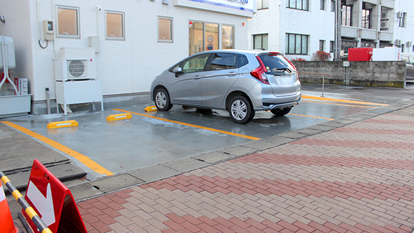 サカエ薬局田町の駐車場