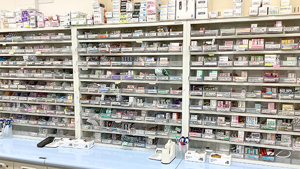 イチフジ薬局・北白石店の薬棚