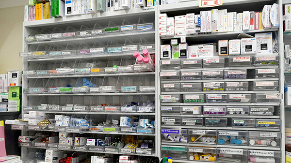 ウイン薬局松戸八柱店の薬棚