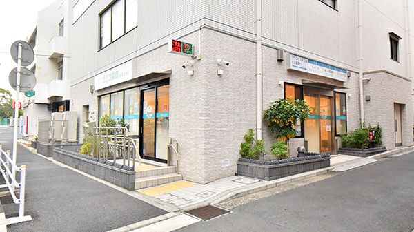 サエラ薬局 金沢文庫店の外観