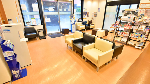 サエラ薬局 金沢文庫店の待合スペース