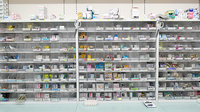 西尾薬局大泉店の薬棚