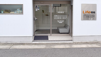 Ｌｉｆｅ薬局の入口