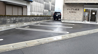 メープル薬局の駐車場