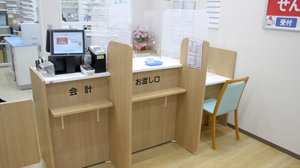 ココカラファイン薬局　春吉店の受付/カウンター