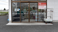 ドラッグセイムス 日高原宿薬局の入口