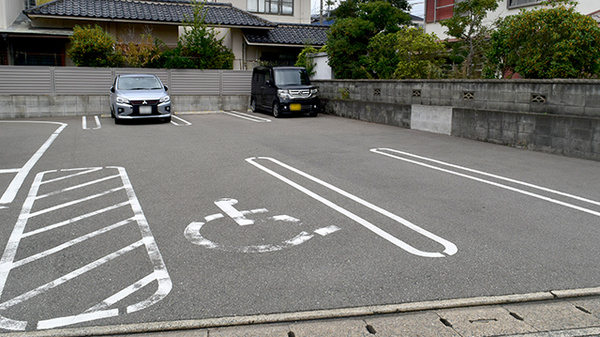 大信薬局舞松原店の駐車場