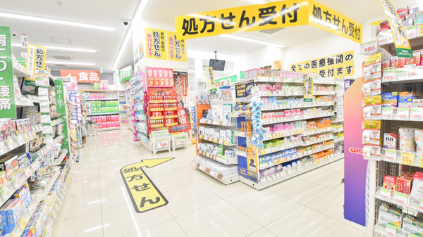 スギ薬局　赤羽南店の入口