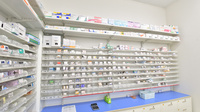 スギ薬局　赤羽南店の薬棚