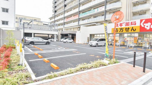スギ薬局　赤羽南店の駐車場