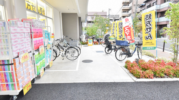 スギ薬局　赤羽南店の駐輪場