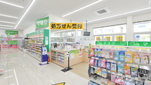 スギ薬局 新明店の入口