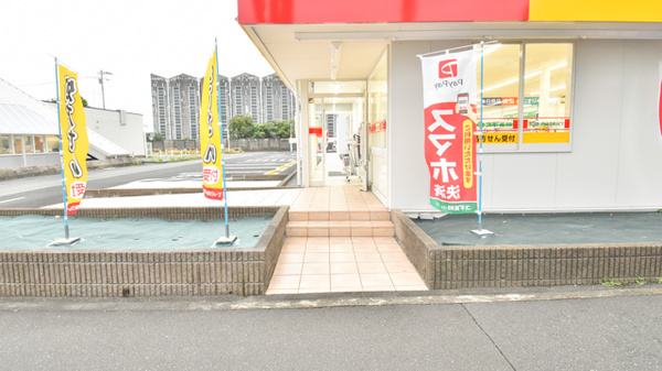 スギ薬局　北里店の入口
