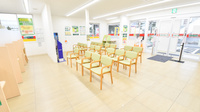 スギ薬局　北里店の待合スペース
