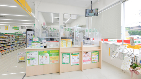 スギ薬局　亀岡東店の受付/カウンター