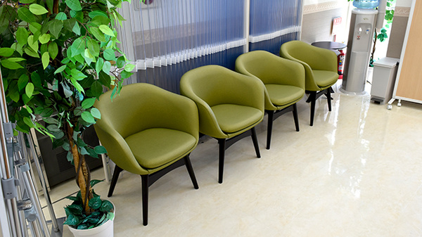 ユタカ薬局林町の待合スペース